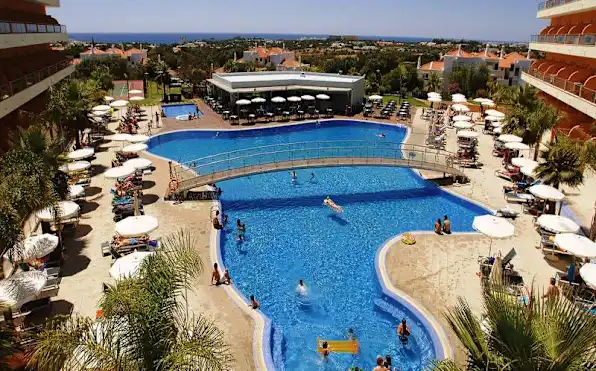 Aparthotel Balaia Atlântico 4*, Piscinas, tranquilidade e conforto num refúgio ideal para aproveitar o melhor do verão algarvio