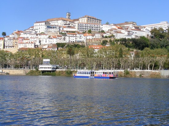 Hotel + Passeio em Barco Basofias pelo Rio Mondego em Coimbra
