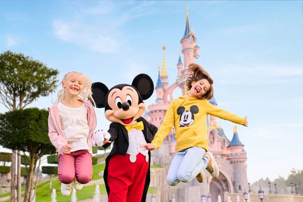  Voo + Bilhetes a Disneyland Paris